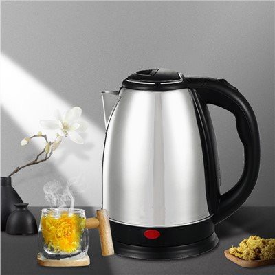 Ruostumattomasta teräksestä valmistettu vedenkeitin